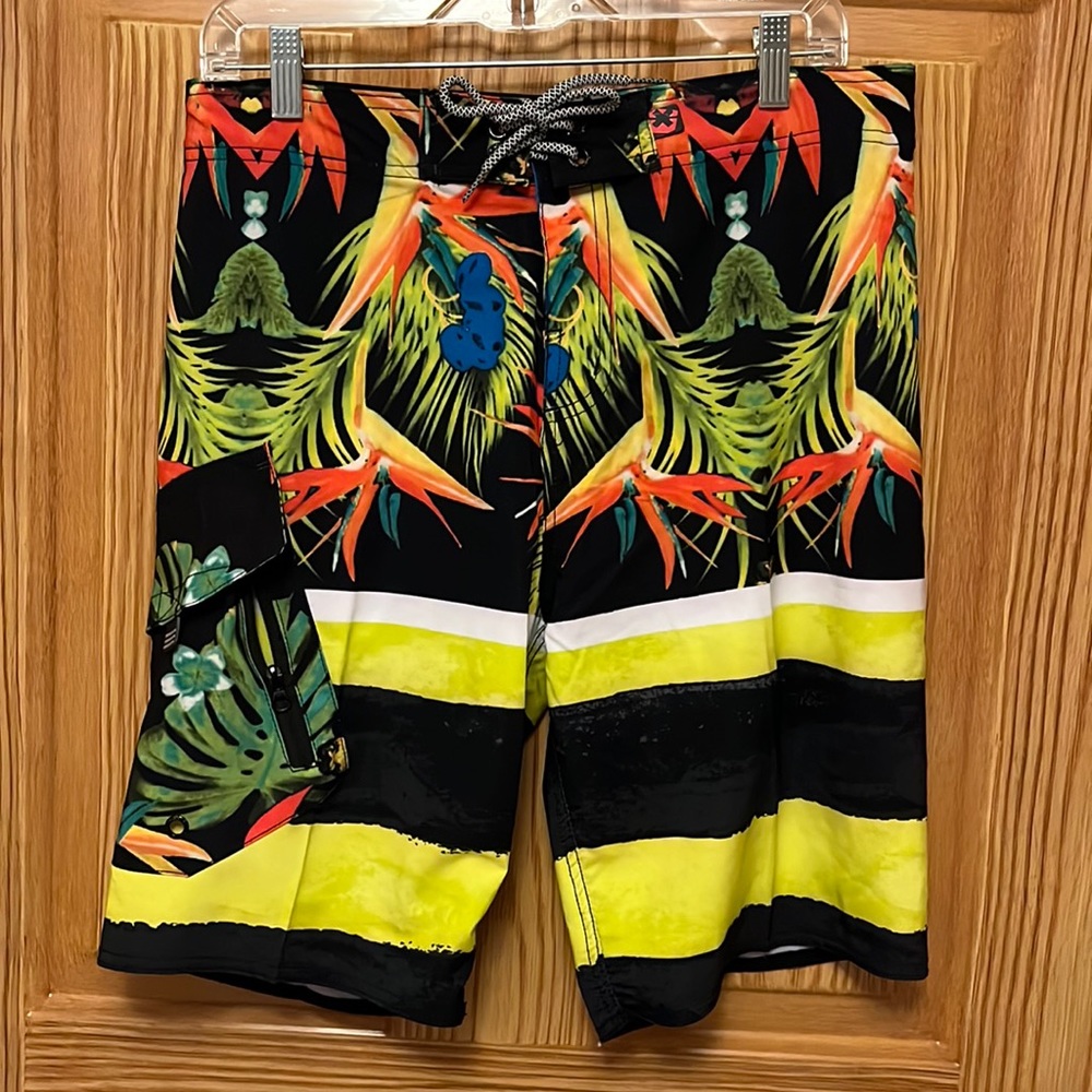 NBN GEAR BOARD SHORTS Size 30